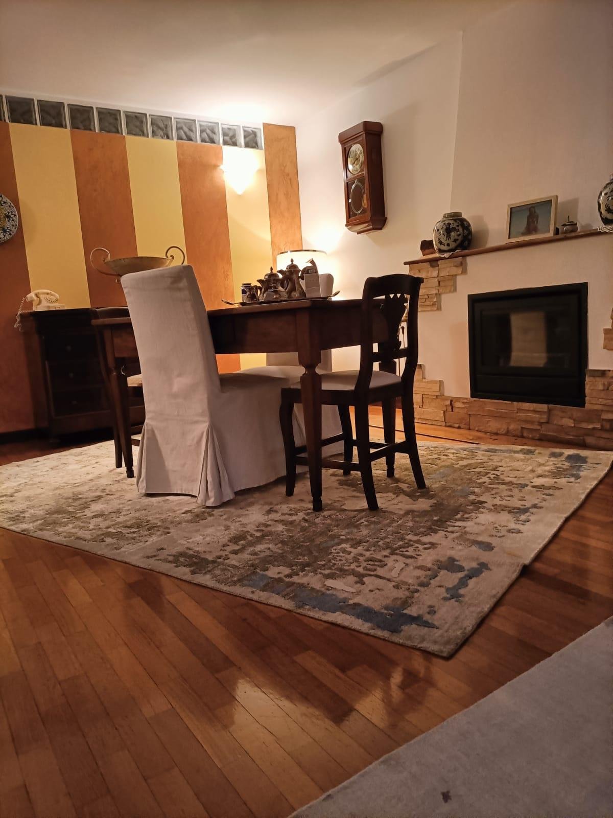 Tappeti Medi: eleganti tappeti che uniscono comfort e stile, perfetti per ogni ambiente della tua casa.