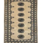 Tappeto Bukhara di alta qualità con dimensioni 125 x 78 cm, caratterizzato da design elegante e colori vivaci.