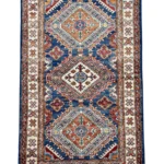 Tappeto Kazak Extra di alta qualità, color blu e rosso, 138×80 cm, in lana annodato a mano, perfetto per salotto e scendiletto.