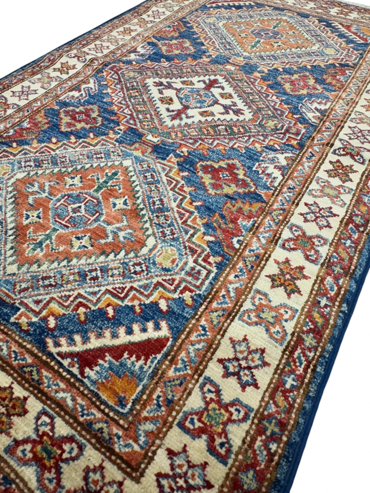 Tappeto Kazak Extra, dimensioni 138×80 cm, in lana di alta qualità blu e rosso, ideale per salotto e ingresso, annodato a mano.