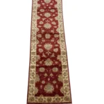 Scoprite il tappeto Ziegler Runner: rosso vivace, motivo floreale, ideale per ogni ambiente. Comfort e stile per la vostra casa.