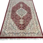 Tappeto Islamabad, annodato a mano, 180x117 cm, colori rosso e beige, perfetto per ogni ambiente elegante e accogliente.