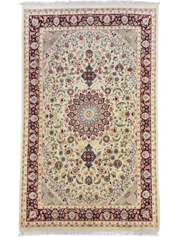 Tappeto Islamabad Antique 257x152 cm, un'opera d'arte tessile che unisce tradizione, eleganza e calore per ogni ambiente.