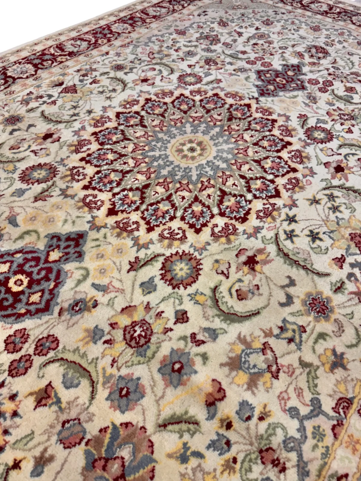 Tappeto Islamabad Antique 257x152 cm, un'opera d'arte tessile con design mandala e colori caldi, ideale per arricchire la tua casa.