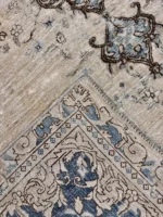 Tappeto Vintage Antico Beige con Motivi Floreali e Geometrici – 411x300 cm, Annodato a Mano in Lana - immagine 3