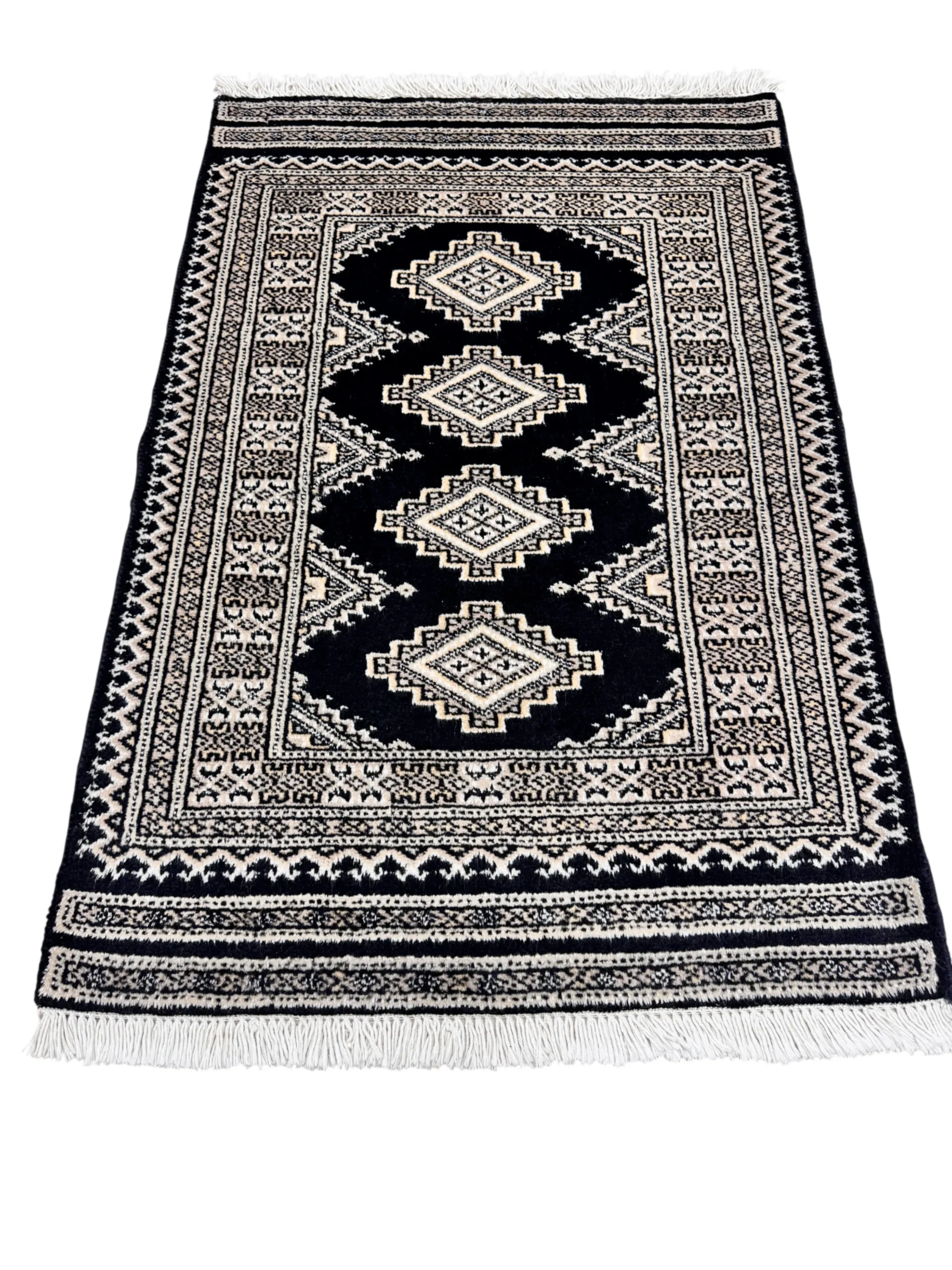 Tappeto Bukhara 95x64cm 179 564 (3) Tappeto Bukhara 95x64 cm Annodato a Mano – Tappeto Orientale Nero e Avorio - immagine 1