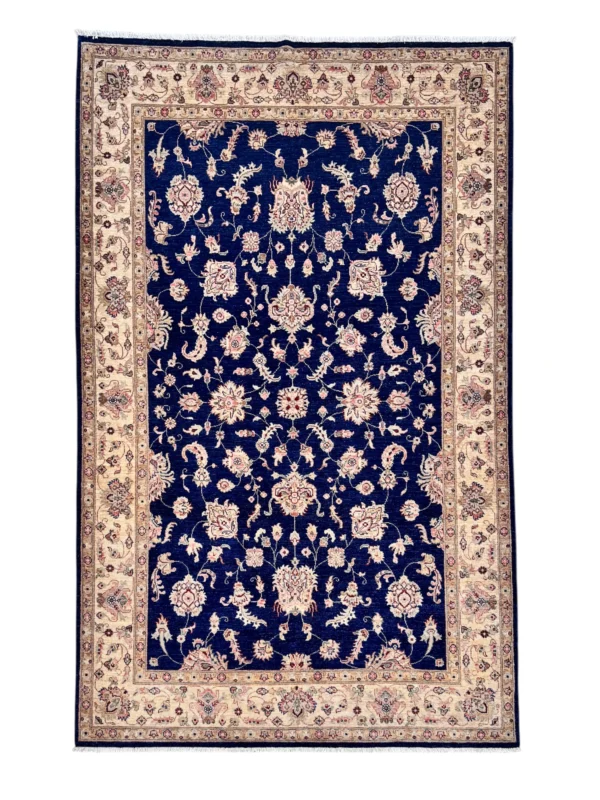 Tappeto Ziegler Extra Persiano 267x170 cm con campo centrale blu navy, medaglione floreale e bordura crema decorata con motivi floreali avorio, beige e rosa pallido